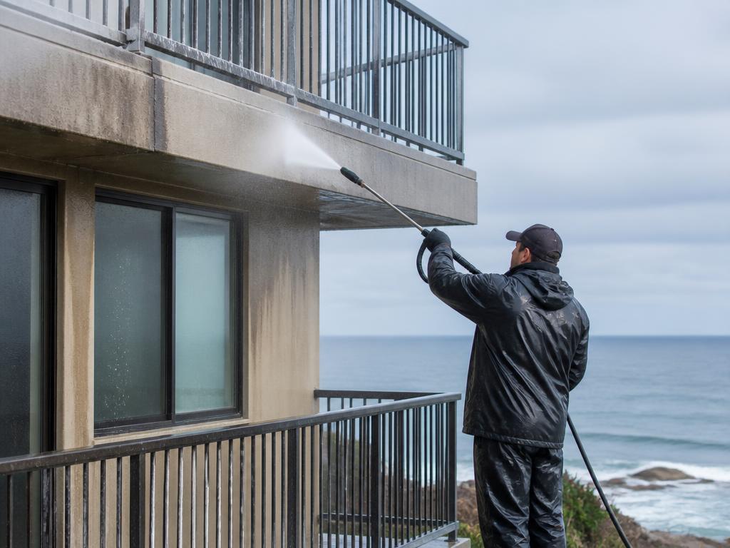 Hidrolavado de fachada y barandas de edificio frente al mar en Viña del Mar, Concón, Reñaca y todo Chile